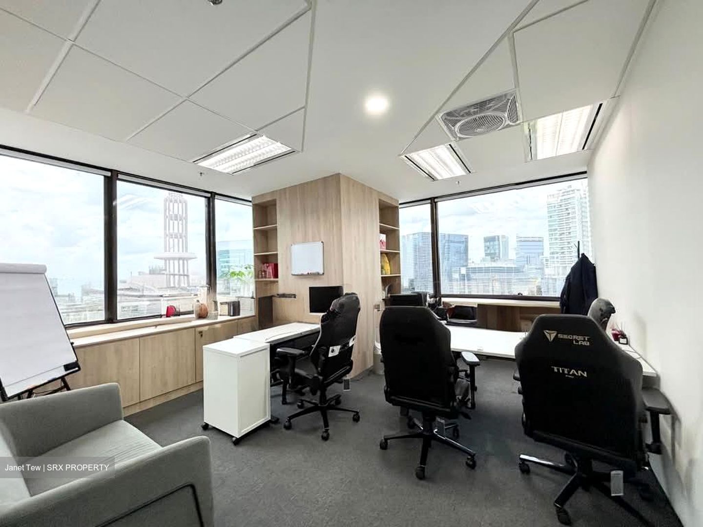 United Square (D11), Office #632871471